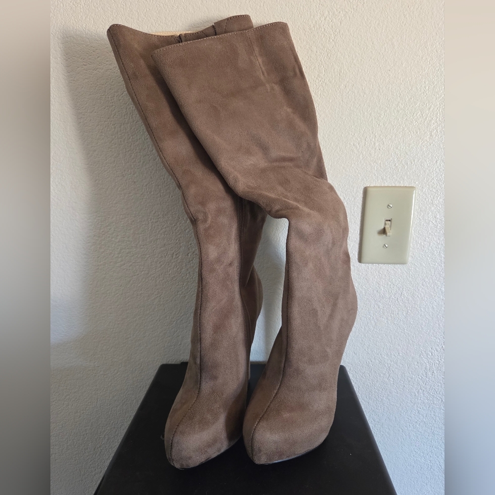 Elegant Tan Suede Women's Boots